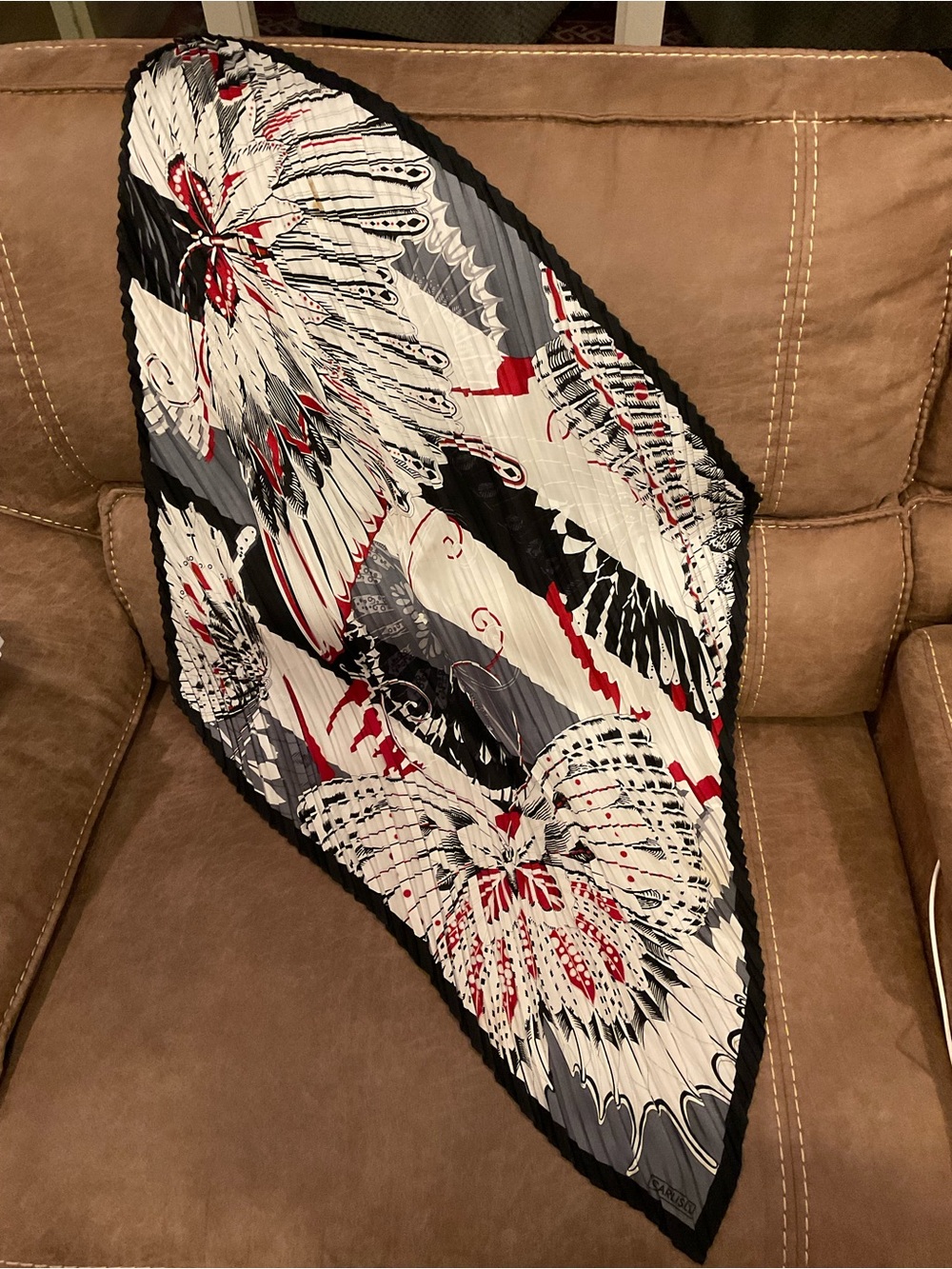 Carlisle Plissé Rhombus Wrap